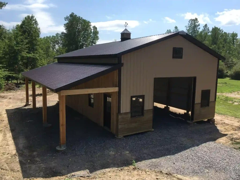 Rustic pole barn by Stately Post Frame in Pendleton, NY.