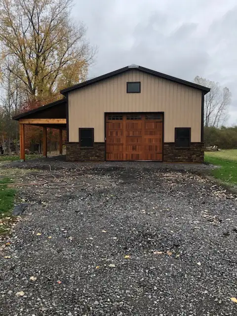 Rustic pole barn by Stately Post Frame in Pendleton, NY.