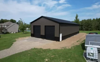 Side angle of Stately’s post-frame barn, emphasizing the structure’s 80-foot length and Everlast II™ steel panels.